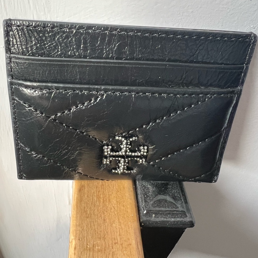 100% authentic Tory Burch Kira Black Chevron Pave Logo Card Case NWT